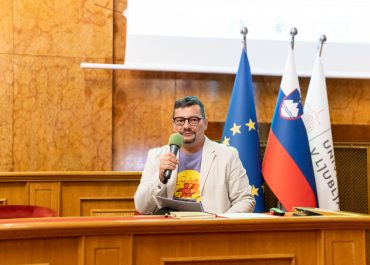 Okrogla miza ob 20-letnici festivala »Igraj se z mano«: Prehod od festivalskega odra k trajnim odnosom